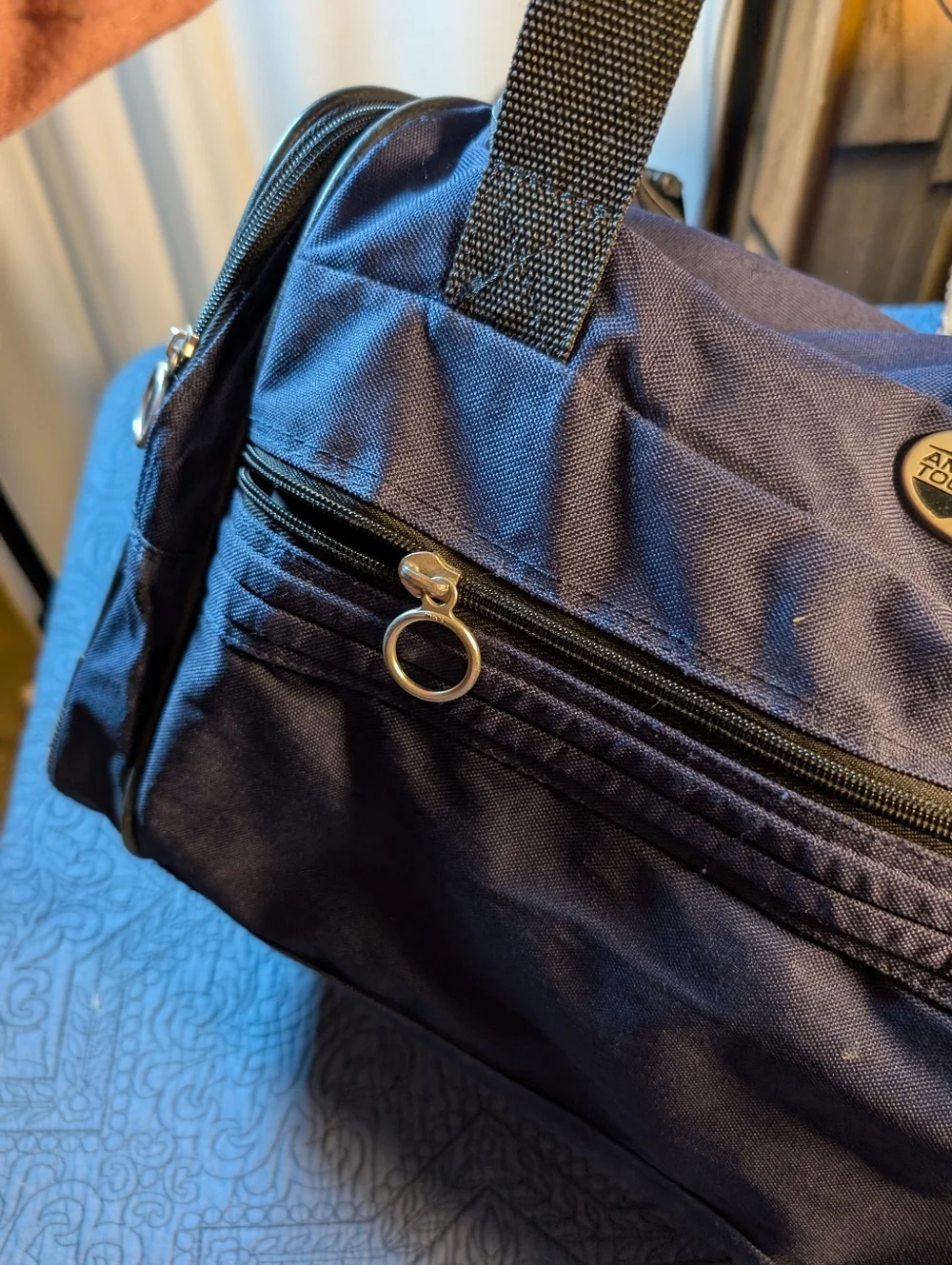 American Tourister Navy Blue Travel Duffle Bag Carry On Gym Weekender Pockets